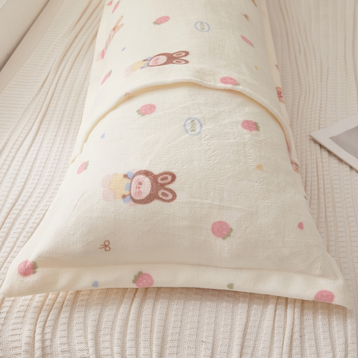 91家纺网 家纺一手货源 找家纺 翎盈家纺 2025新款冬季小清新牛奶绒双人枕套 草莓萌宝