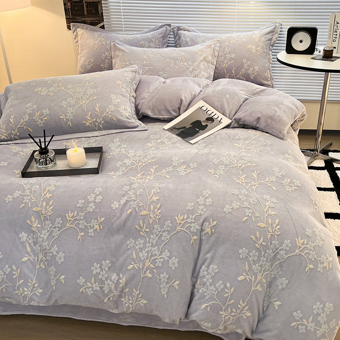 91家纺网 家纺一手货源 找家纺 寐居家纺 2025新款3D烂花牛奶绒四件套 花想容-紫灰