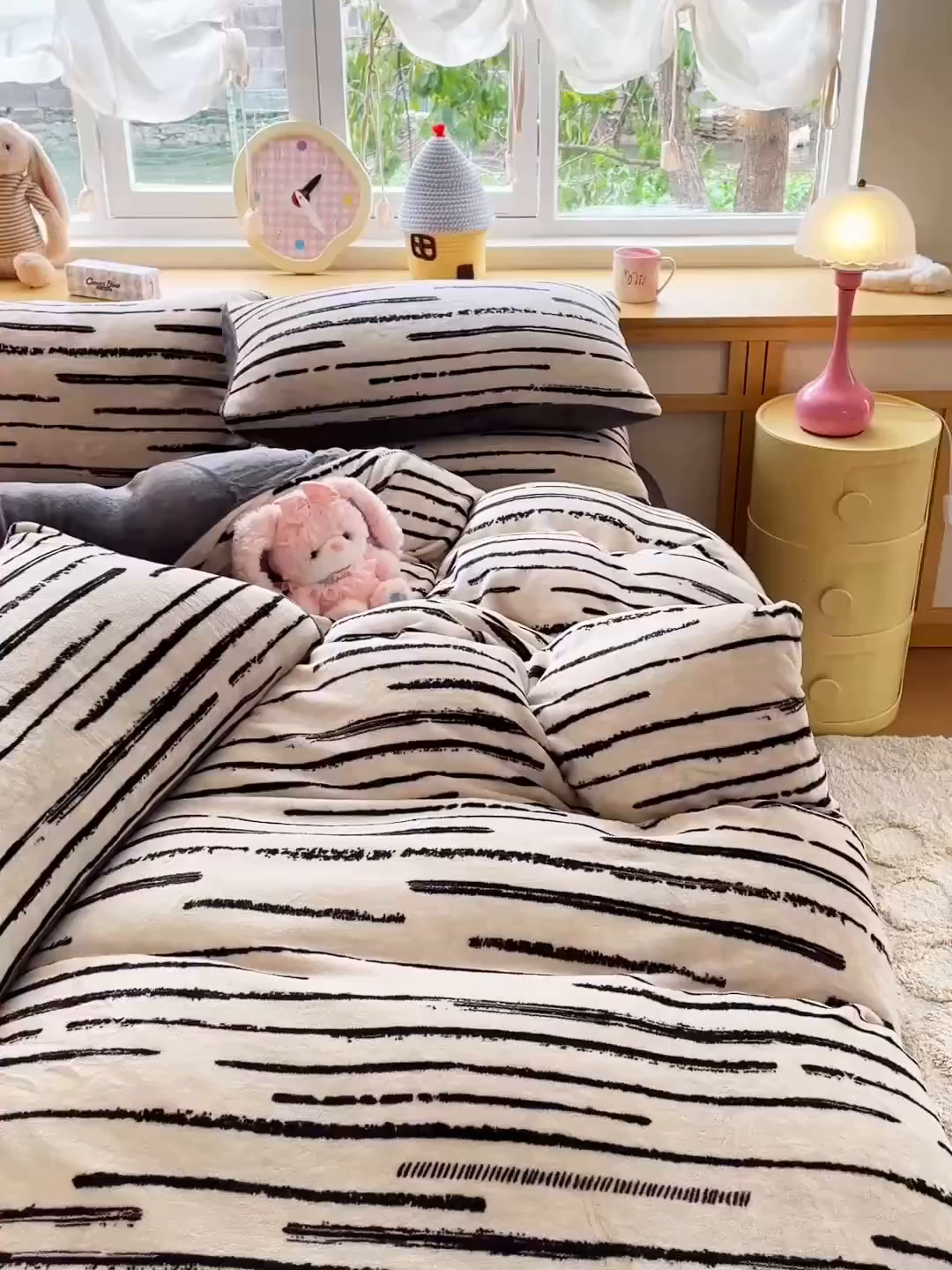 91家纺网 家纺一手货源 找家纺 弗苓家纺 2025新款加厚保暖双面牛奶绒四件套 摩登