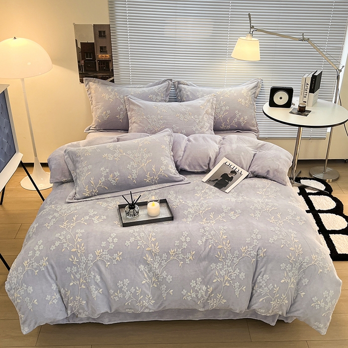 91家纺网 家纺一手货源 找家纺 寐居家纺 2025新款3D烂花牛奶绒四件套 花想容-紫灰