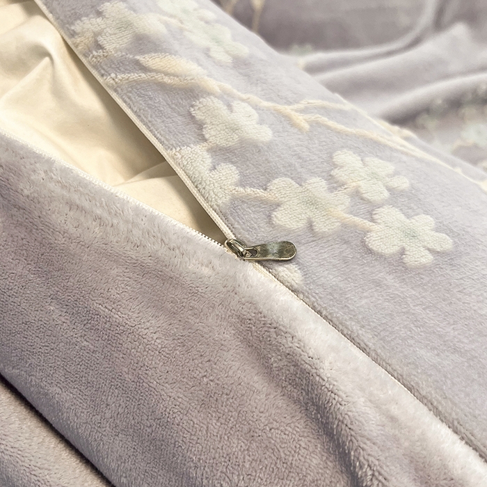 91家纺网 家纺一手货源 找家纺 寐居家纺 2025新款3D烂花牛奶绒四件套 花想容-紫灰