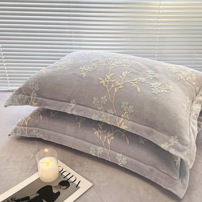 91家纺网 家纺一手货源 找家纺 寐居家纺 2025新款3D烂花牛奶绒四件套 花想容-紫灰