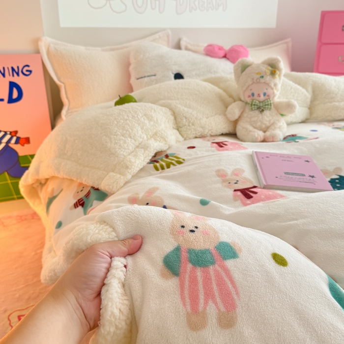91家纺网 家纺一手货源 找家纺 艾特你 2025新款多功能羊羔绒牛奶绒单毛毯单被套 羊-花间兔
