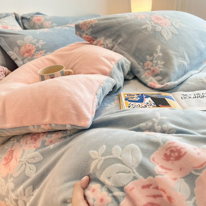 91家纺网 家纺一手货源 找家纺 寐居家纺 2025新款3D烂花牛奶绒四件套 浪漫花语