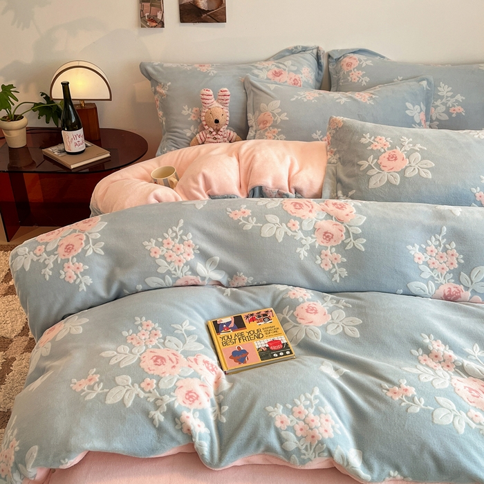 91家纺网 家纺一手货源 找家纺 寐居家纺 2025新款3D烂花牛奶绒四件套 浪漫花语