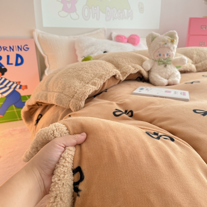 91家纺网 家纺一手货源 找家纺 艾特你 2025新款多功能羊羔绒牛奶绒单毛毯单被套 羊-卡布基诺