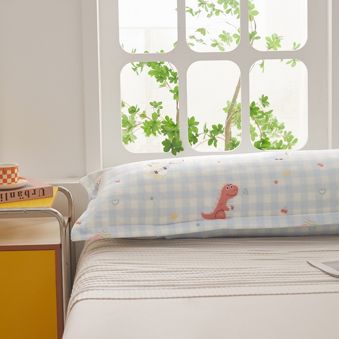 91家纺网 家纺一手货源 找家纺 翎盈家纺 2025新款冬季小清新牛奶绒双人枕套 恐龙乐园