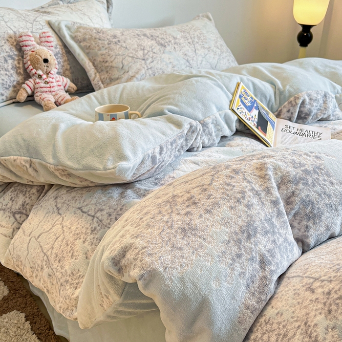 91家纺网 家纺一手货源 找家纺 寐居家纺 2025新款3D烂花牛奶绒四件套 浅梦絮语