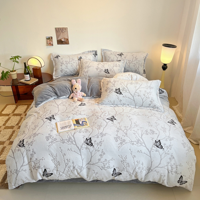 91家纺网 家纺一手货源 找家纺 寐居家纺 2025新款3D烂花牛奶绒四件套 枝影蝶梦