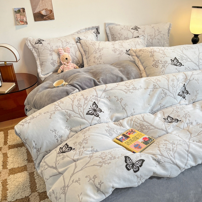 91家纺网 家纺一手货源 找家纺 寐居家纺 2025新款3D烂花牛奶绒四件套 枝影蝶梦