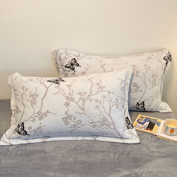 91家纺网 家纺一手货源 找家纺 寐居家纺 2025新款3D烂花牛奶绒四件套 枝影蝶梦