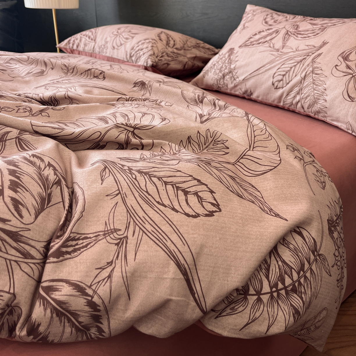 91家纺网 家纺一手货源 找家纺 卧趣家纺 2025秋冬新品法式复古全棉A类磨毛四件套 青釉-红