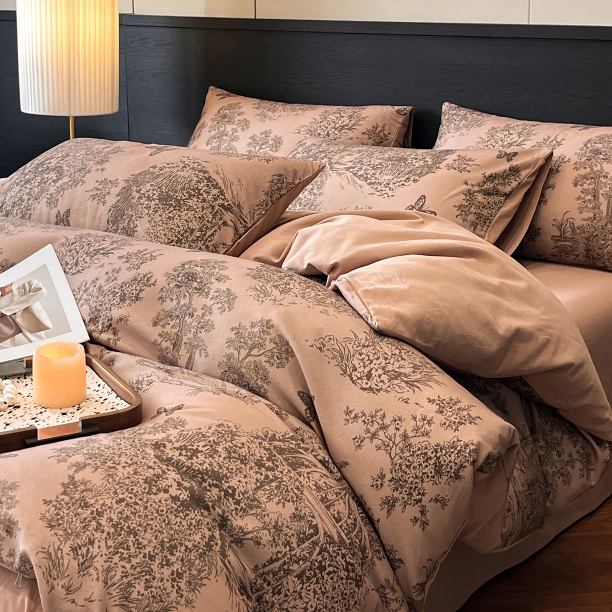 91家纺网 家纺一手货源 找家纺 卧趣家纺 2025秋冬新品法式复古全棉A类磨毛四件套 春烟-咖