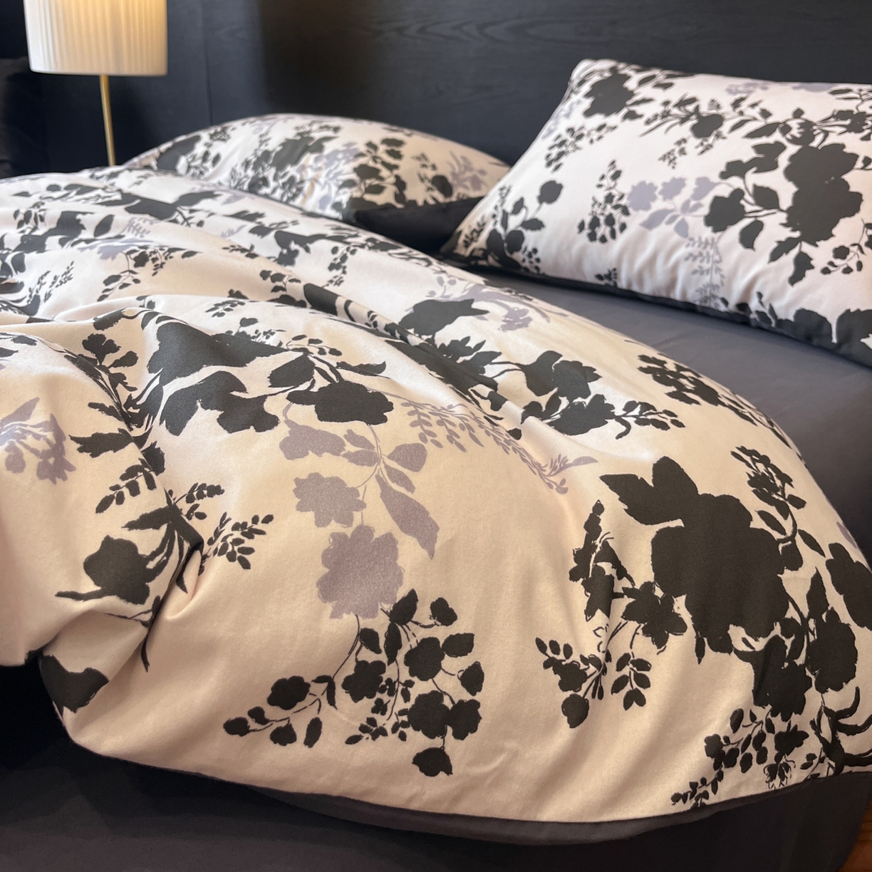 91家纺网 家纺一手货源 找家纺 卧趣家纺 2025秋冬新品法式复古全棉A类磨毛四件套 花知语