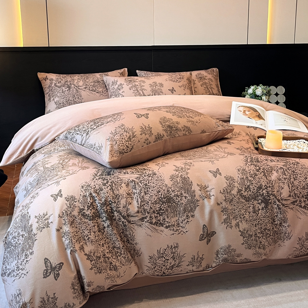 91家纺网 家纺一手货源 找家纺 卧趣家纺 2025秋冬新品法式复古全棉A类磨毛四件套 春烟-咖