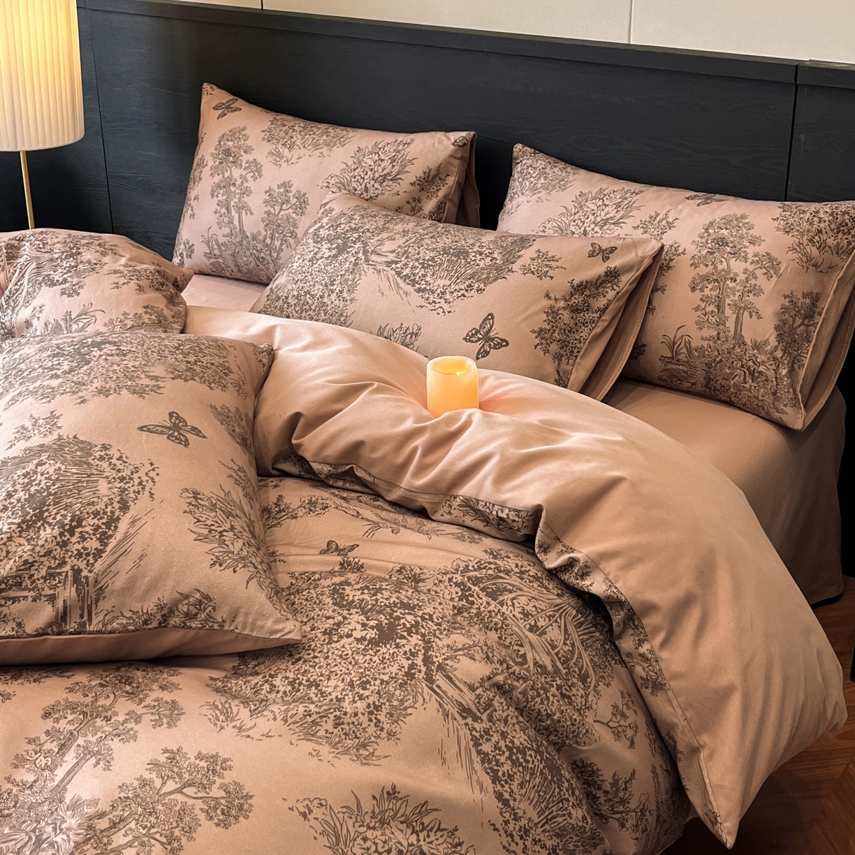 91家纺网 家纺一手货源 找家纺 卧趣家纺 2025秋冬新品法式复古全棉A类磨毛四件套 春烟-咖