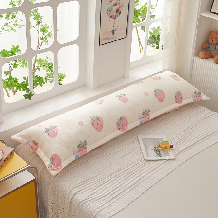 91家纺网 家纺一手货源 找家纺 翎盈家纺 2025新款冬季小清新牛奶绒双人枕套 奶油草莓