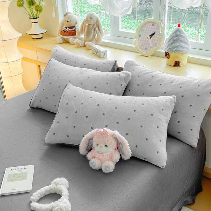 91家纺网 家纺一手货源 找家纺 弗苓家纺 2025新款加厚保暖双面牛奶绒四件套 甜心-灰