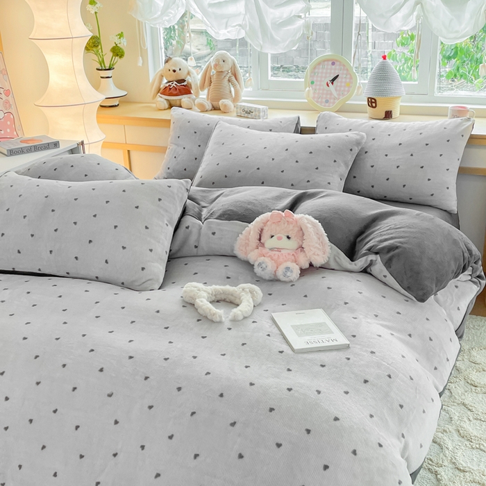 91家纺网 家纺一手货源 找家纺 弗苓家纺 2025新款加厚保暖双面牛奶绒四件套 甜心-灰