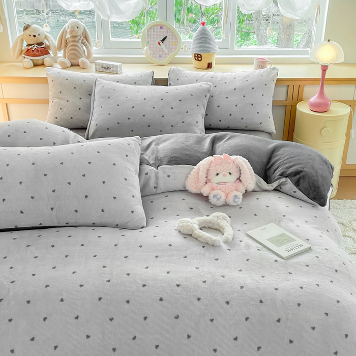 91家纺网 家纺一手货源 找家纺 弗苓家纺 2025新款加厚保暖双面牛奶绒四件套 甜心-灰