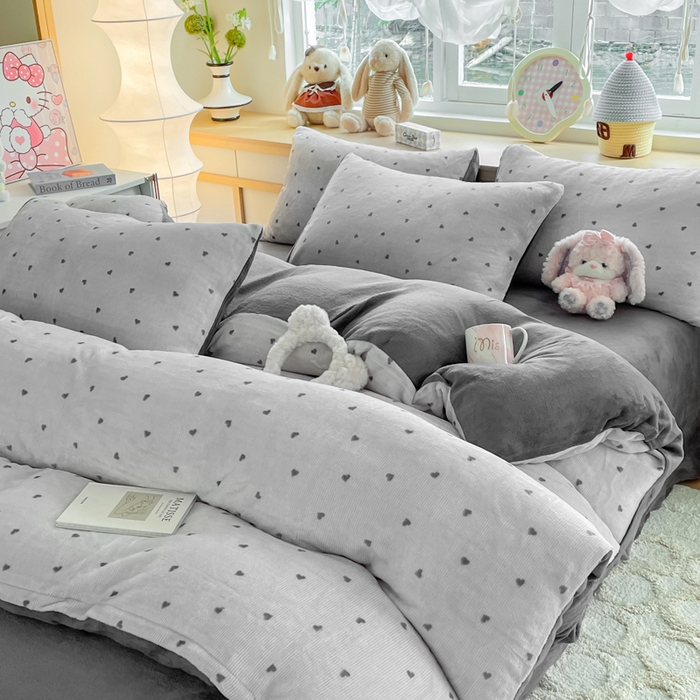 91家纺网 家纺一手货源 找家纺 弗苓家纺 2025新款加厚保暖双面牛奶绒四件套 甜心-灰