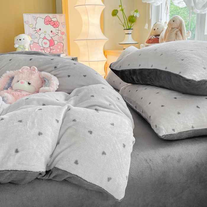 91家纺网 家纺一手货源 找家纺 弗苓家纺 2025新款加厚保暖双面牛奶绒四件套 甜心-灰