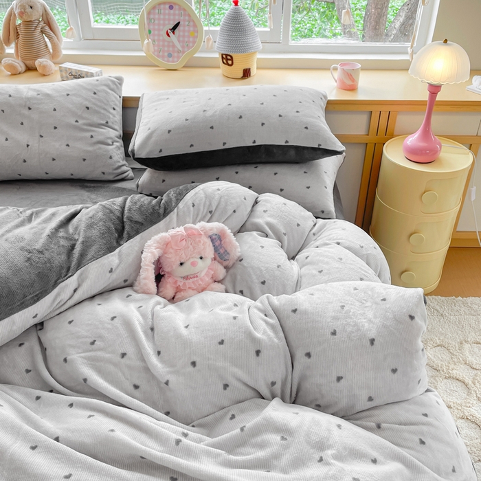 91家纺网 家纺一手货源 找家纺 弗苓家纺 2025新款加厚保暖双面牛奶绒四件套 甜心-灰