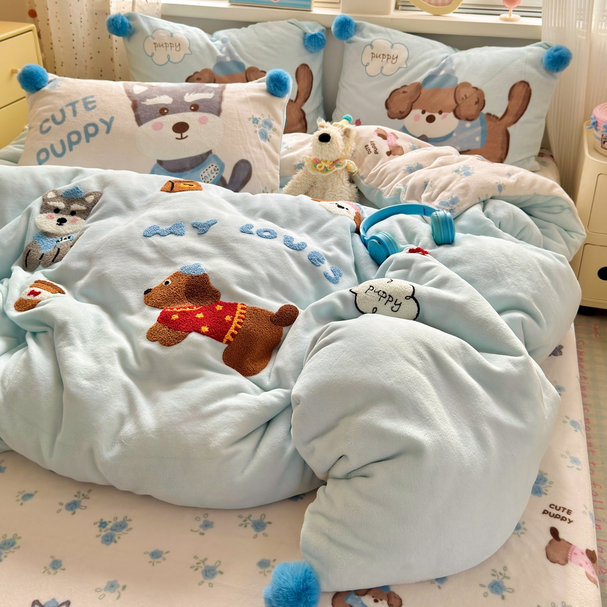 91家纺网 家纺一手货源 找家纺 寐居家纺 2025新款毛球毛巾绣牛奶绒四件套 毛球球·巴克汪仔