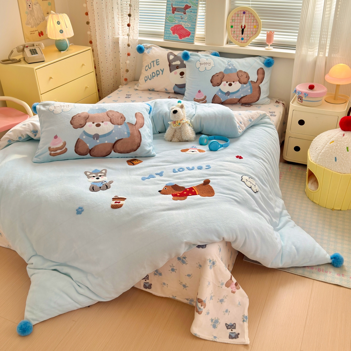 91家纺网 家纺一手货源 找家纺 寐居家纺 2025新款毛球毛巾绣牛奶绒四件套 毛球球·巴克汪仔