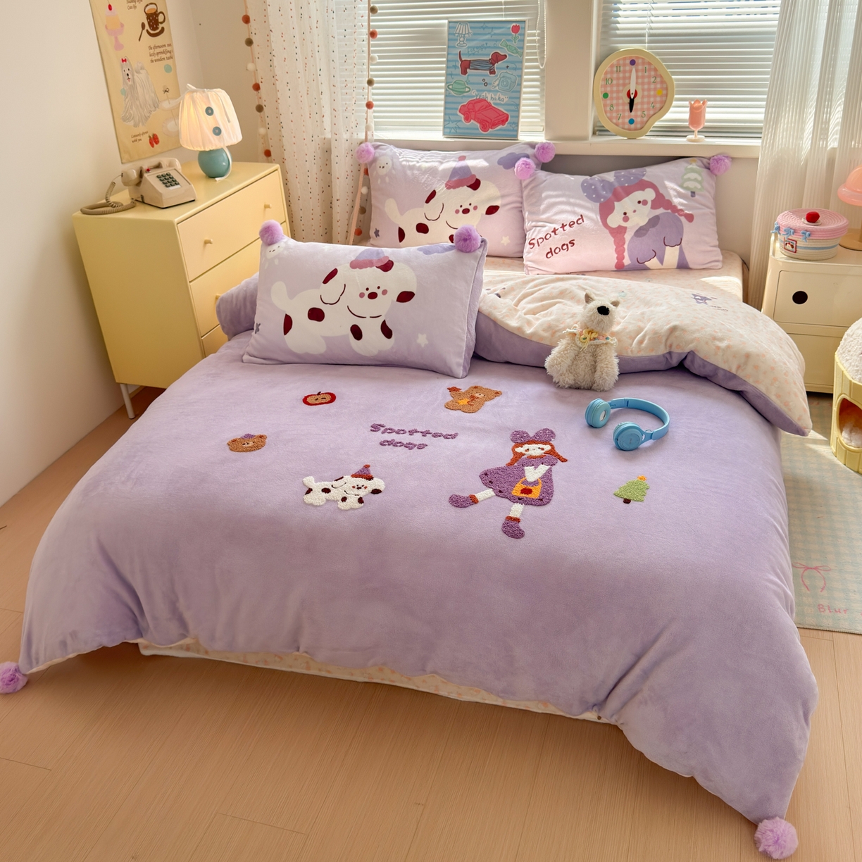 91家纺网 家纺一手货源 找家纺 寐居家纺 2025新款毛球毛巾绣牛奶绒四件套 毛球球·豆蔻女孩