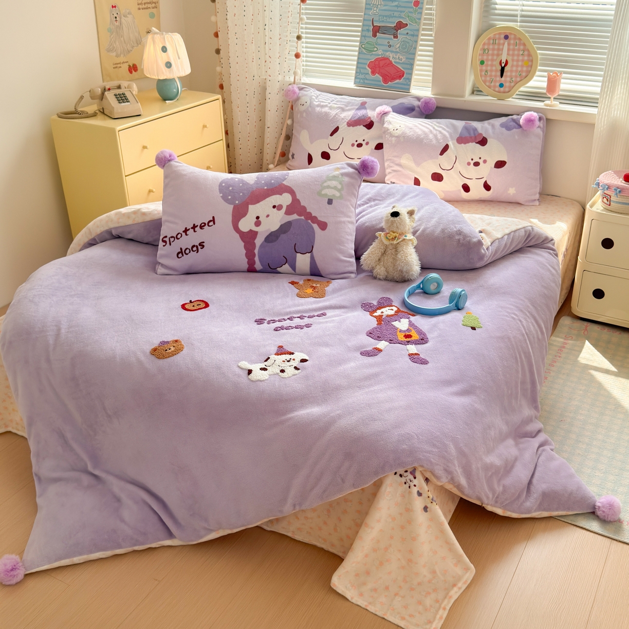 91家纺网 家纺一手货源 找家纺 寐居家纺 2025新款毛球毛巾绣牛奶绒四件套 毛球球·豆蔻女孩