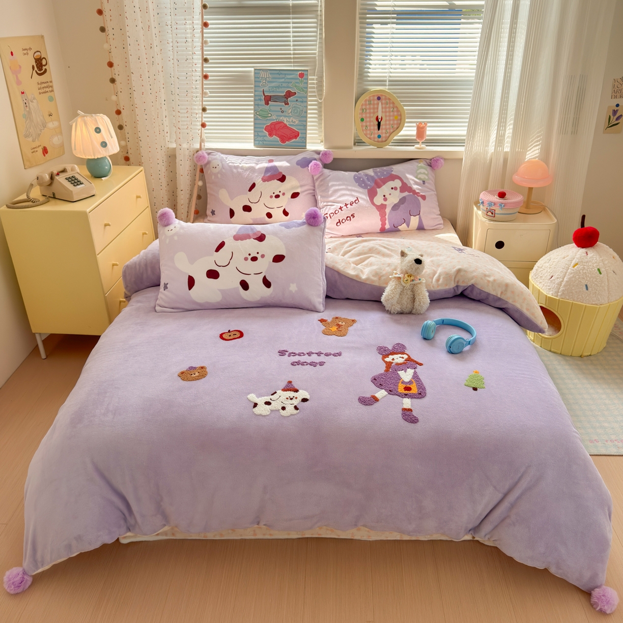 91家纺网 家纺一手货源 找家纺 寐居家纺 2025新款毛球毛巾绣牛奶绒四件套 毛球球·豆蔻女孩