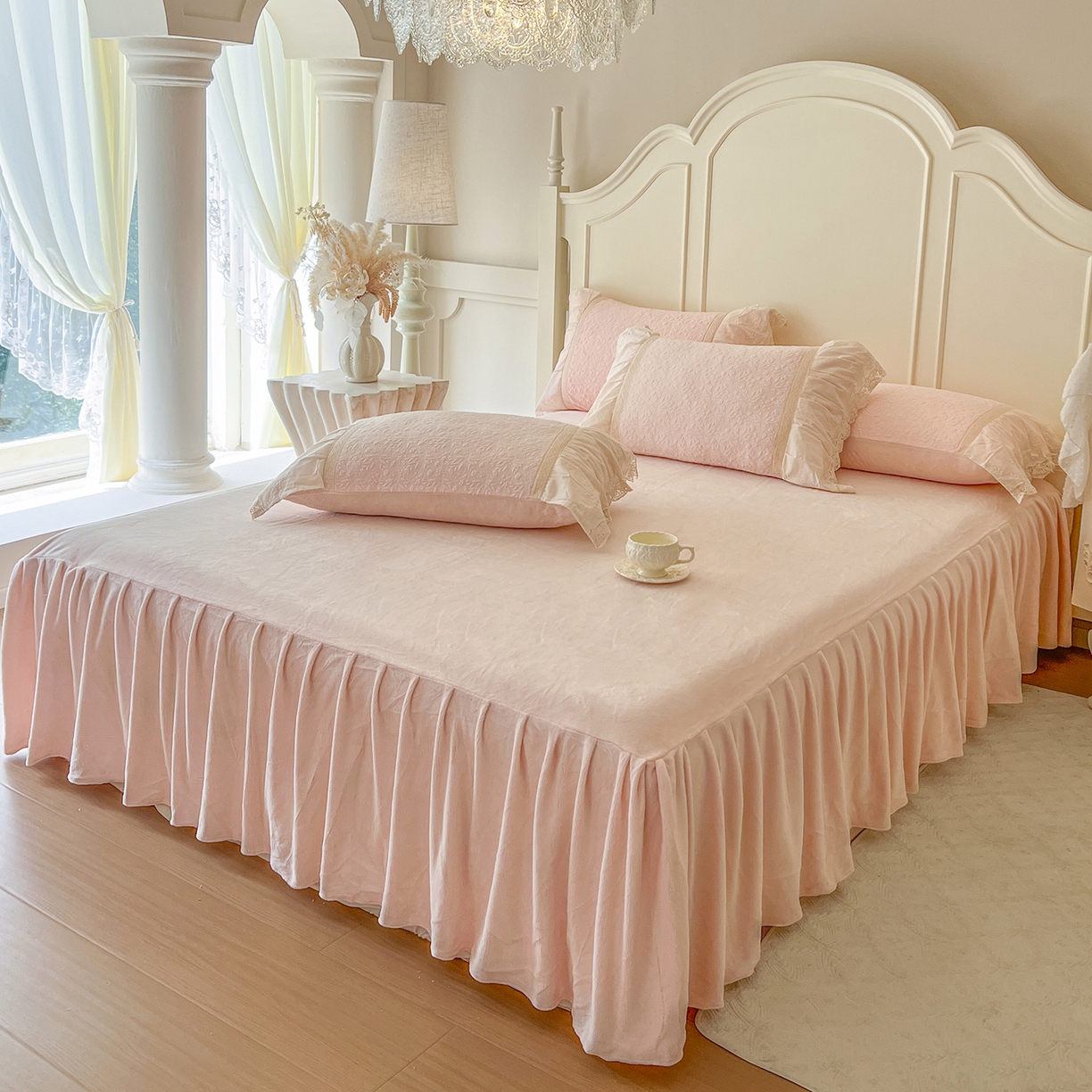 91家纺网 家纺一手货源 找家纺 （总）好儿喜家纺 2025新款法式雕花牛奶绒四件套床裙款-珍妮系列