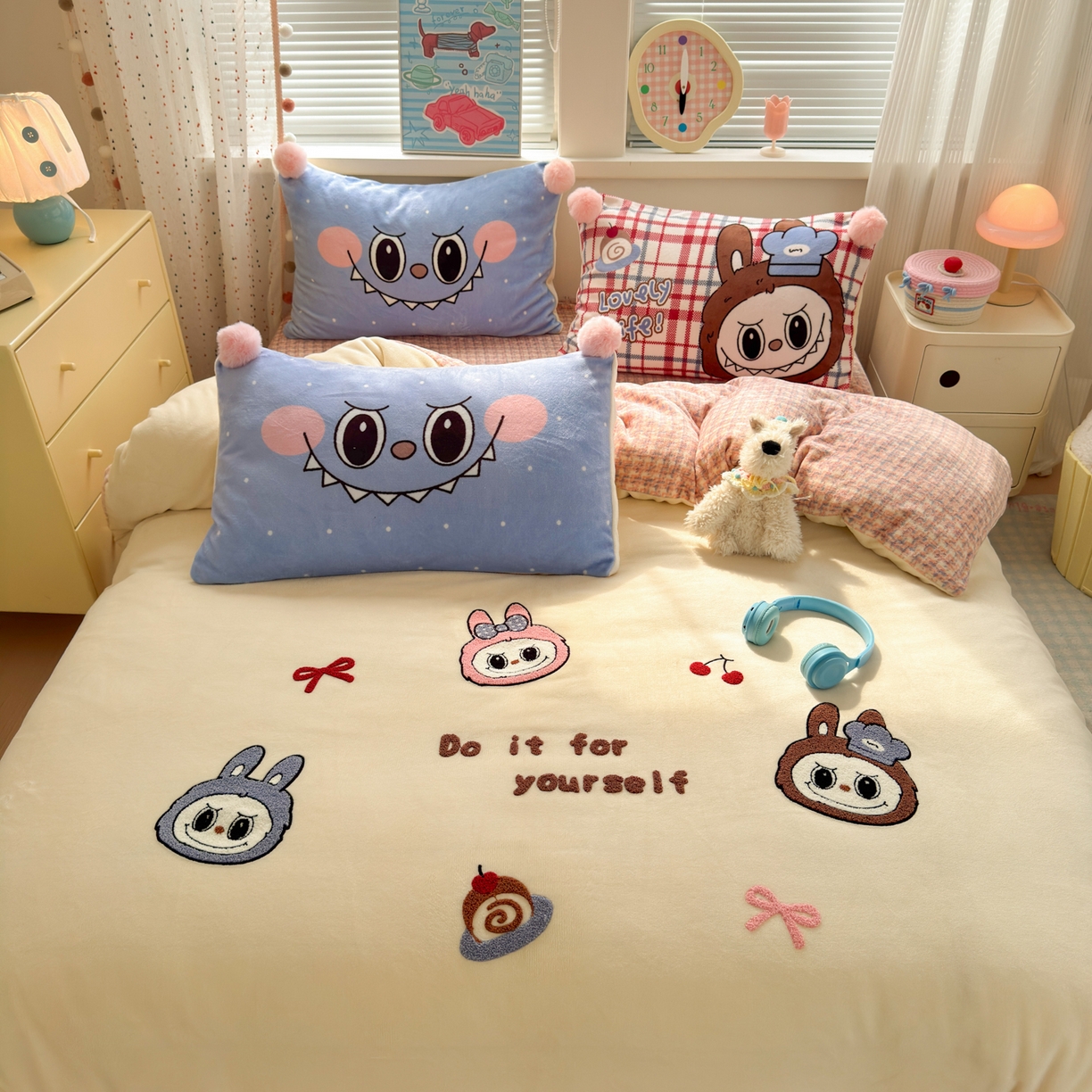 91家纺网 家纺一手货源 找家纺 寐居家纺 2025新款毛球毛巾绣牛奶绒四件套 毛球球·奶黄拉布