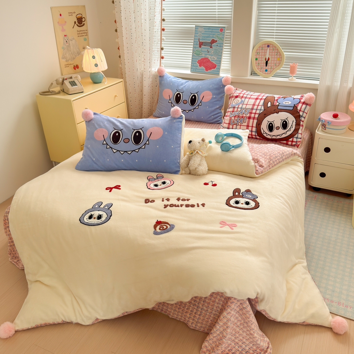 91家纺网 家纺一手货源 找家纺 寐居家纺 2025新款毛球毛巾绣牛奶绒四件套 毛球球·奶黄拉布