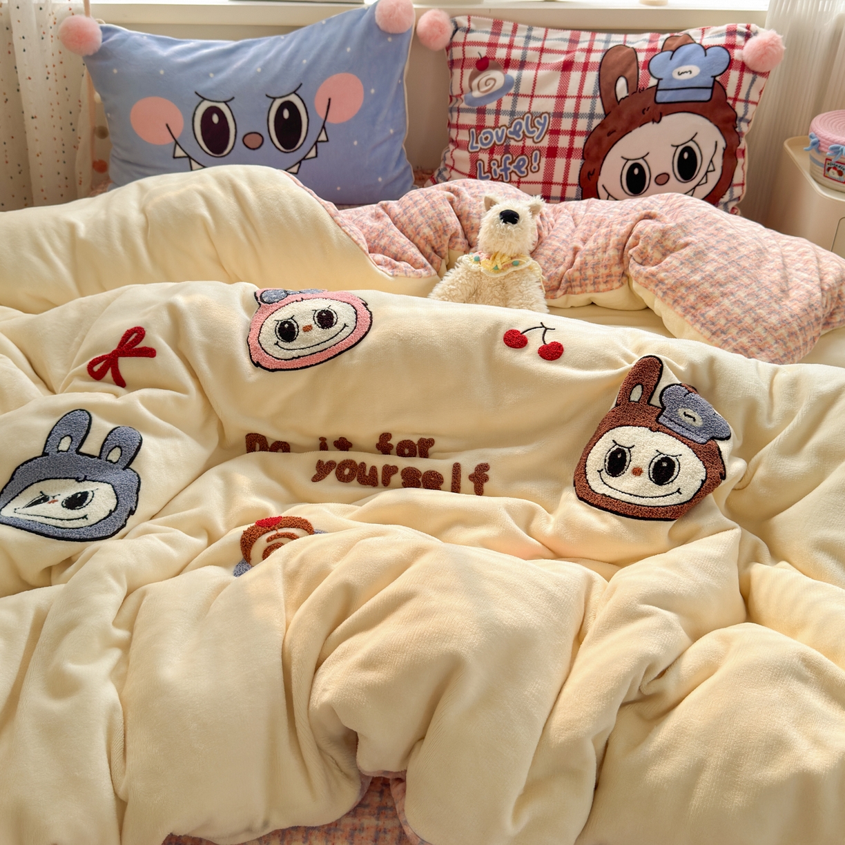 91家纺网 家纺一手货源 找家纺 寐居家纺 2025新款毛球毛巾绣牛奶绒四件套 毛球球·奶黄拉布