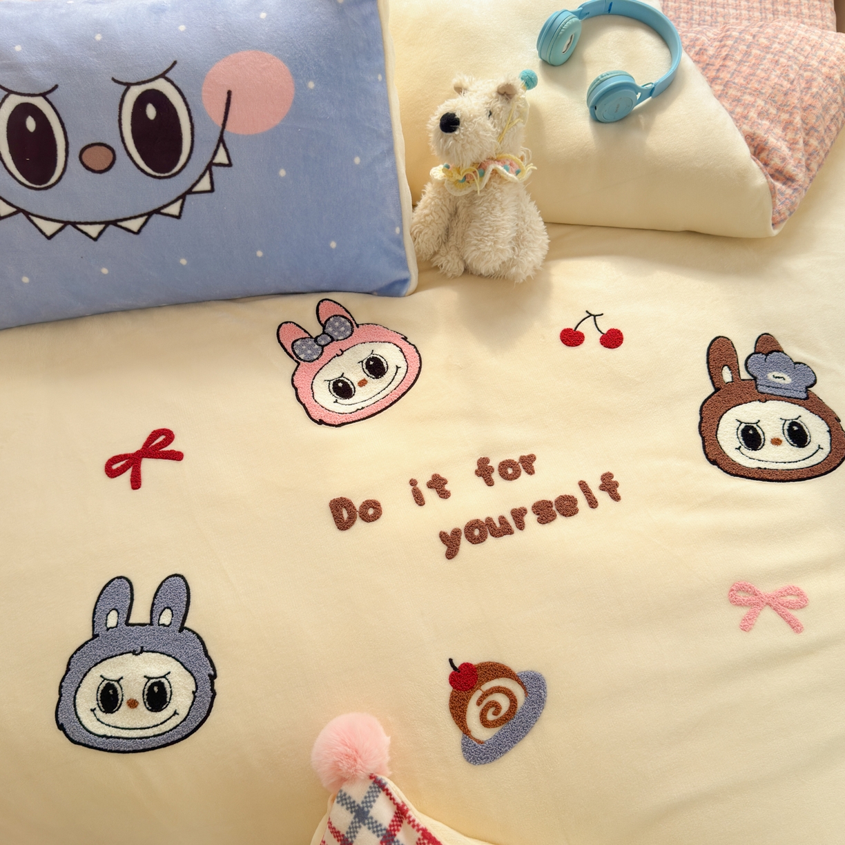 91家纺网 家纺一手货源 找家纺 寐居家纺 2025新款毛球毛巾绣牛奶绒四件套 毛球球·奶黄拉布