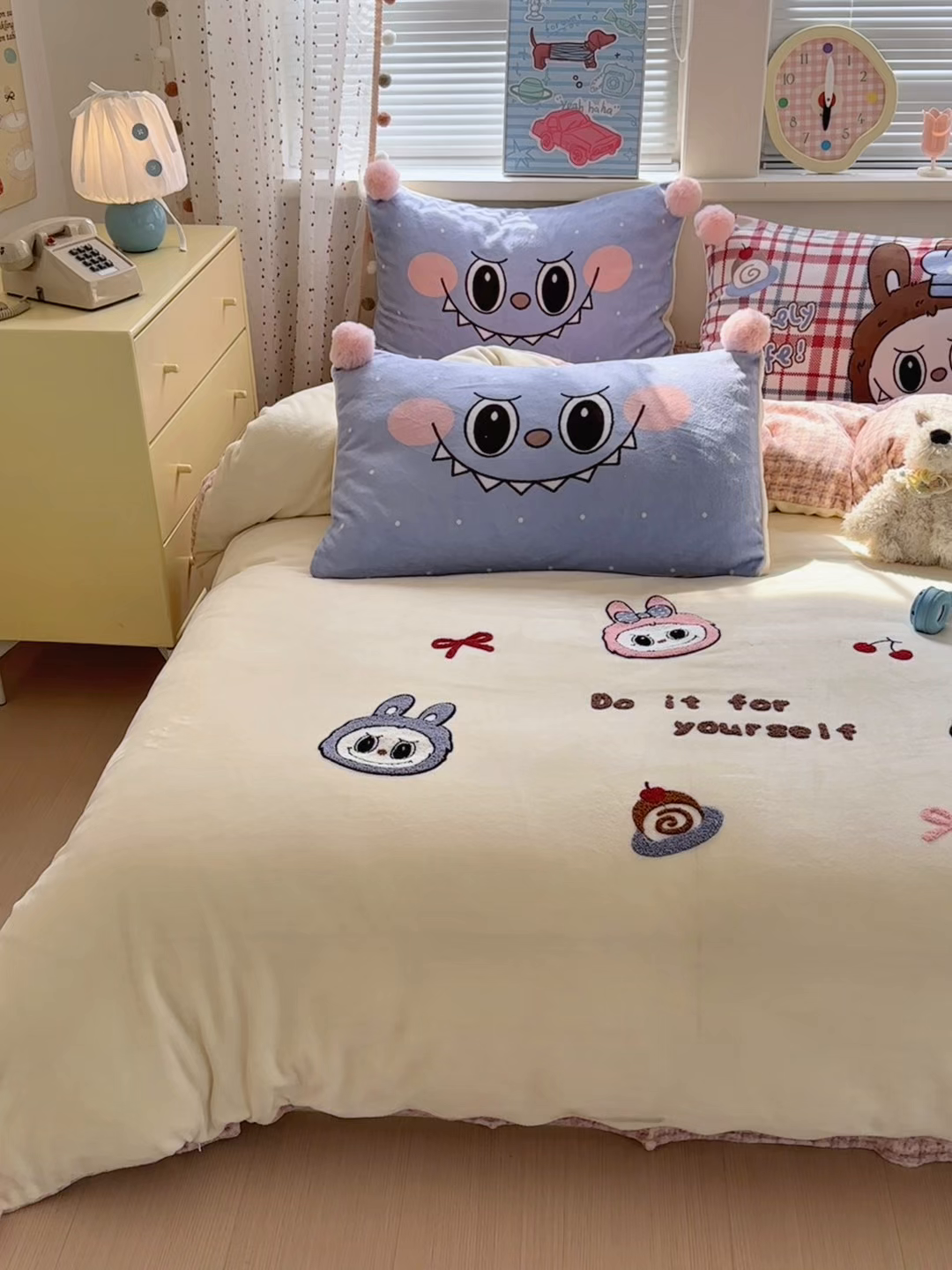 91家纺网 家纺一手货源 找家纺 寐居家纺 2025新款毛球毛巾绣牛奶绒四件套 毛球球·奶黄拉布