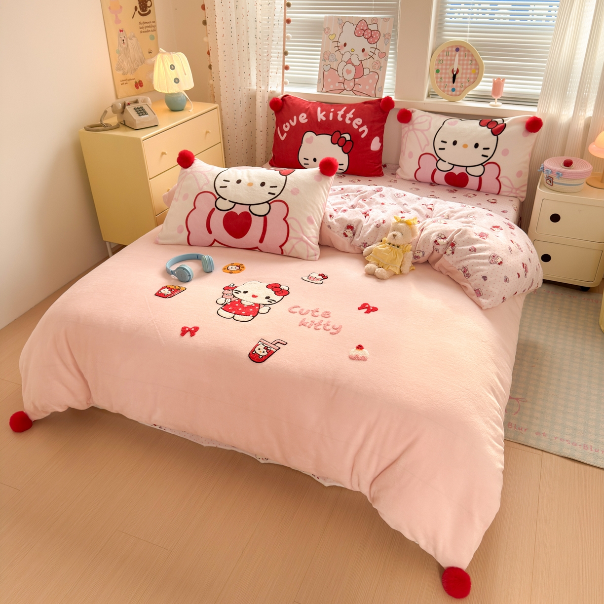 91家纺网 家纺一手货源 找家纺 寐居家纺 2025新款毛球毛巾绣牛奶绒四件套 毛球球·心动KT喵