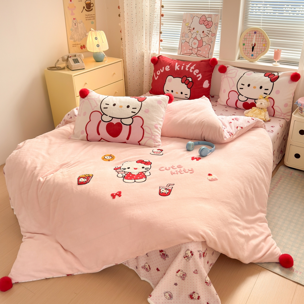 91家纺网 家纺一手货源 找家纺 寐居家纺 2025新款毛球毛巾绣牛奶绒四件套 毛球球·心动KT喵