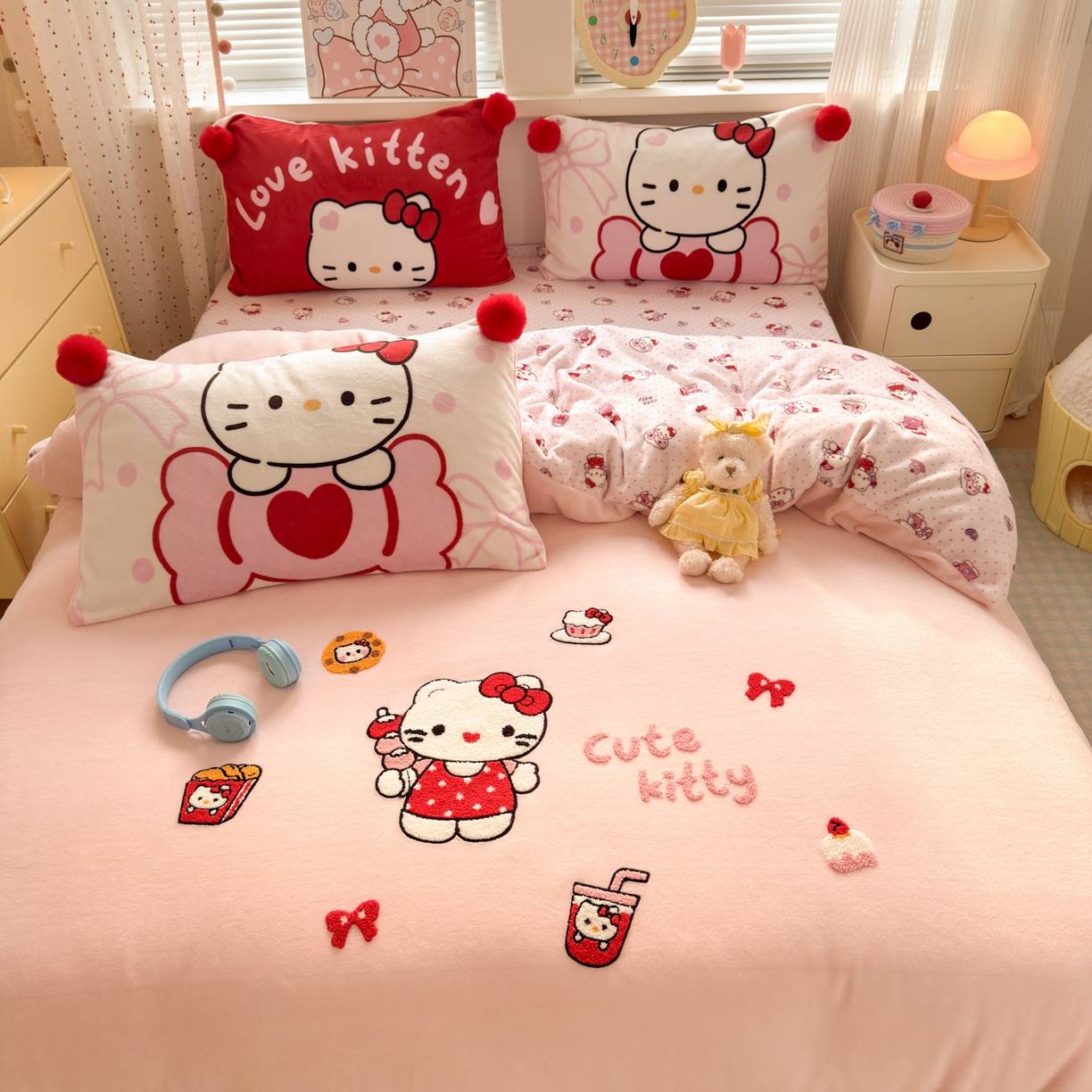 91家纺网 家纺一手货源 找家纺 寐居家纺 2025新款毛球毛巾绣牛奶绒四件套 毛球球·心动KT喵