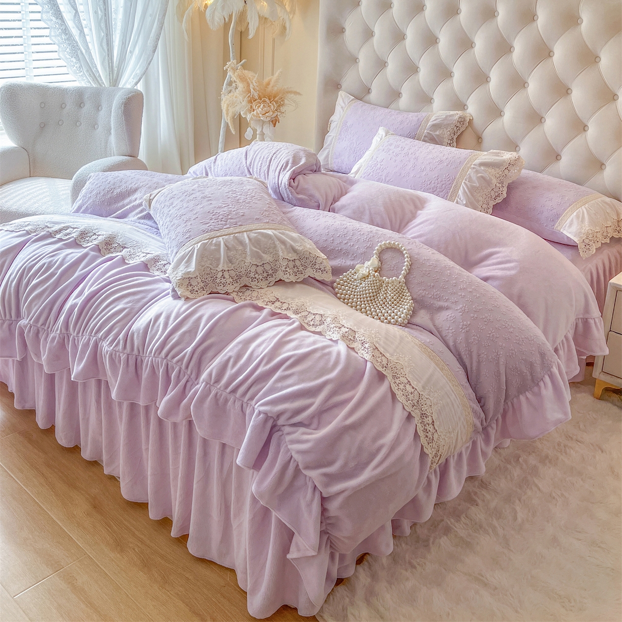 91家纺网 家纺一手货源 找家纺 （总）好儿喜家纺 2025新款法式雕花牛奶绒四件套床裙款-暗香系列