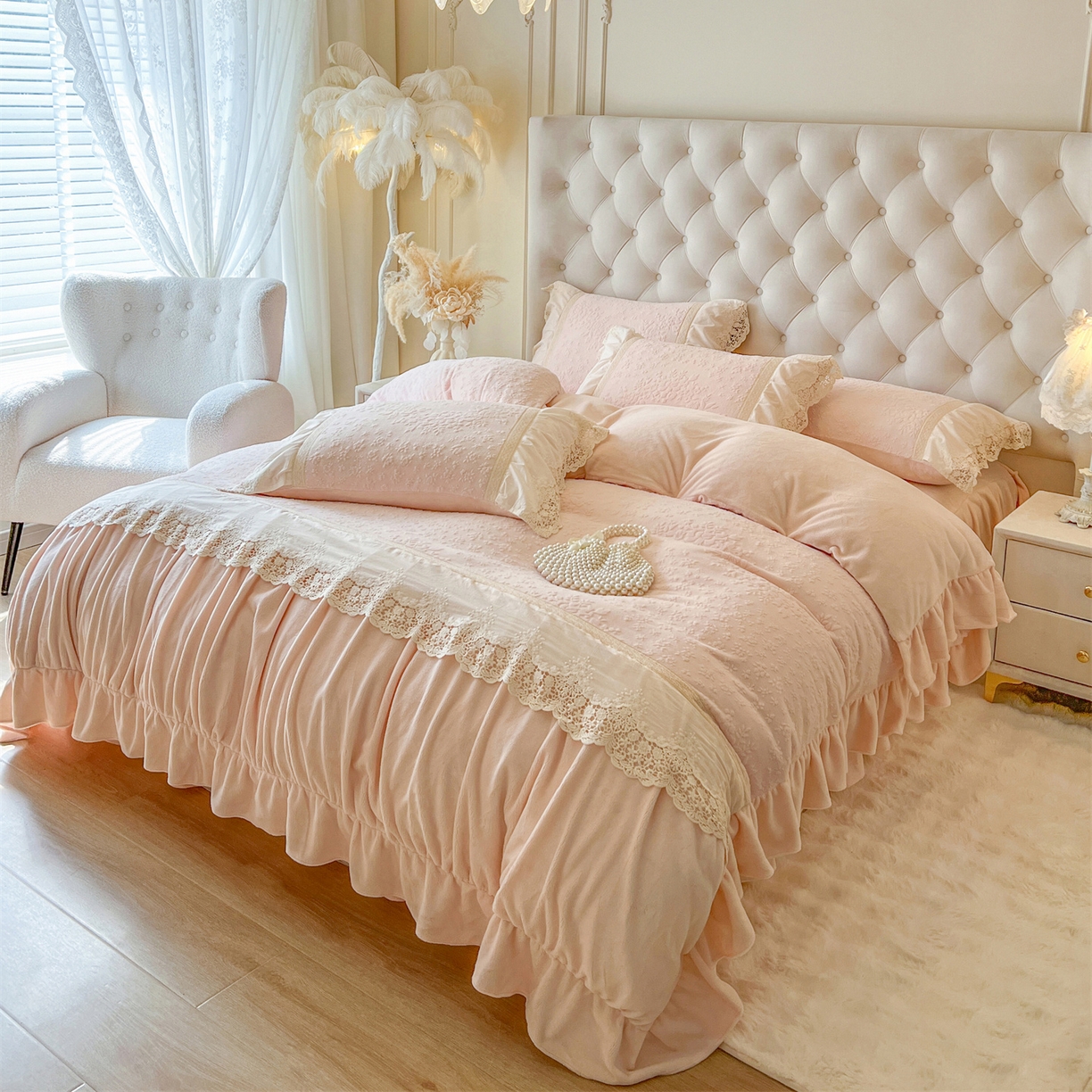 91家纺网 家纺一手货源 找家纺 （总）好儿喜家纺 2025新款法式雕花牛奶绒四件套床裙款-暗香系列