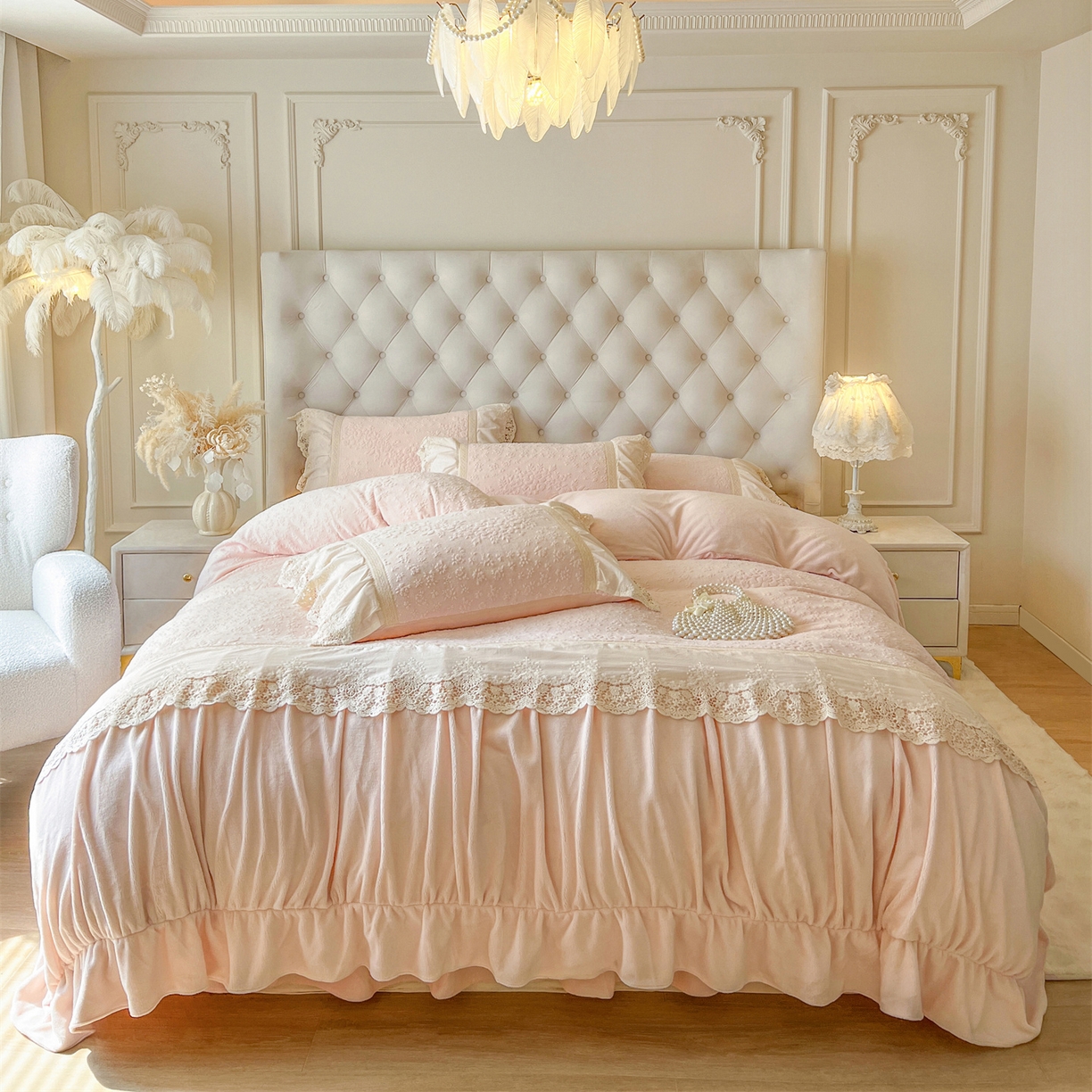 91家纺网 家纺一手货源 找家纺 （总）好儿喜家纺 2025新款法式雕花牛奶绒四件套床裙款-暗香系列