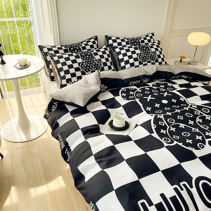 91家纺网 家纺一手货源 找家纺 色鬼布艺高端家居主号 2025秋冬新款网红款水洗棉四季款四件套 棋盘格公仔