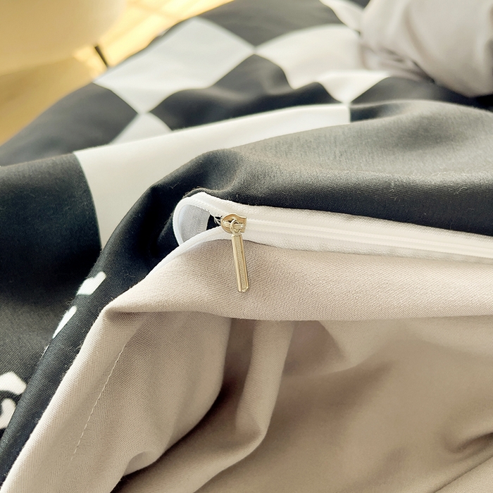 91家纺网 家纺一手货源 找家纺 色鬼布艺高端家居主号 2025秋冬新款网红款水洗棉四季款四件套 棋盘格公仔