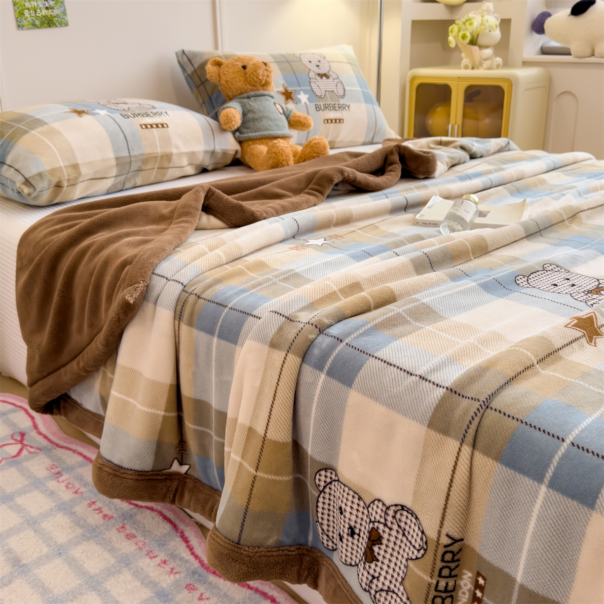 91家纺网 家纺一手货源 找家纺 慕木家纺 2025新款高克重印花牛奶绒云锦绒双层毛毯毛毯毯子（可供跨境提供买家秀） 双层毛毯-绿格熊+咖