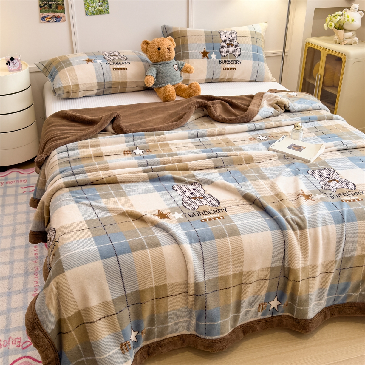 91家纺网 家纺一手货源 找家纺 慕木家纺 2025新款高克重印花牛奶绒云锦绒双层毛毯毛毯毯子（可供跨境提供买家秀） 双层毛毯-绿格熊+咖