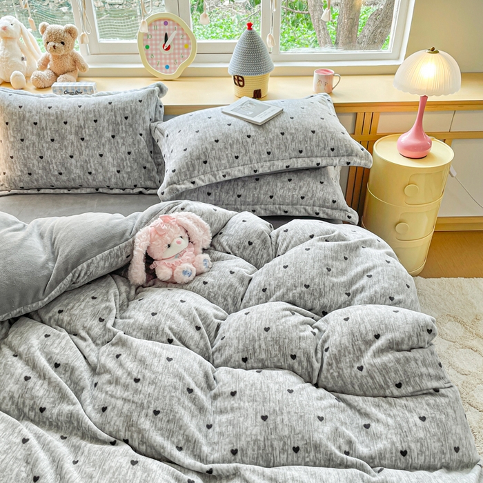 91家纺网 家纺一手货源 找家纺 典曼家纺 2025新款加厚保暖双面牛奶绒四件套 心动-灰