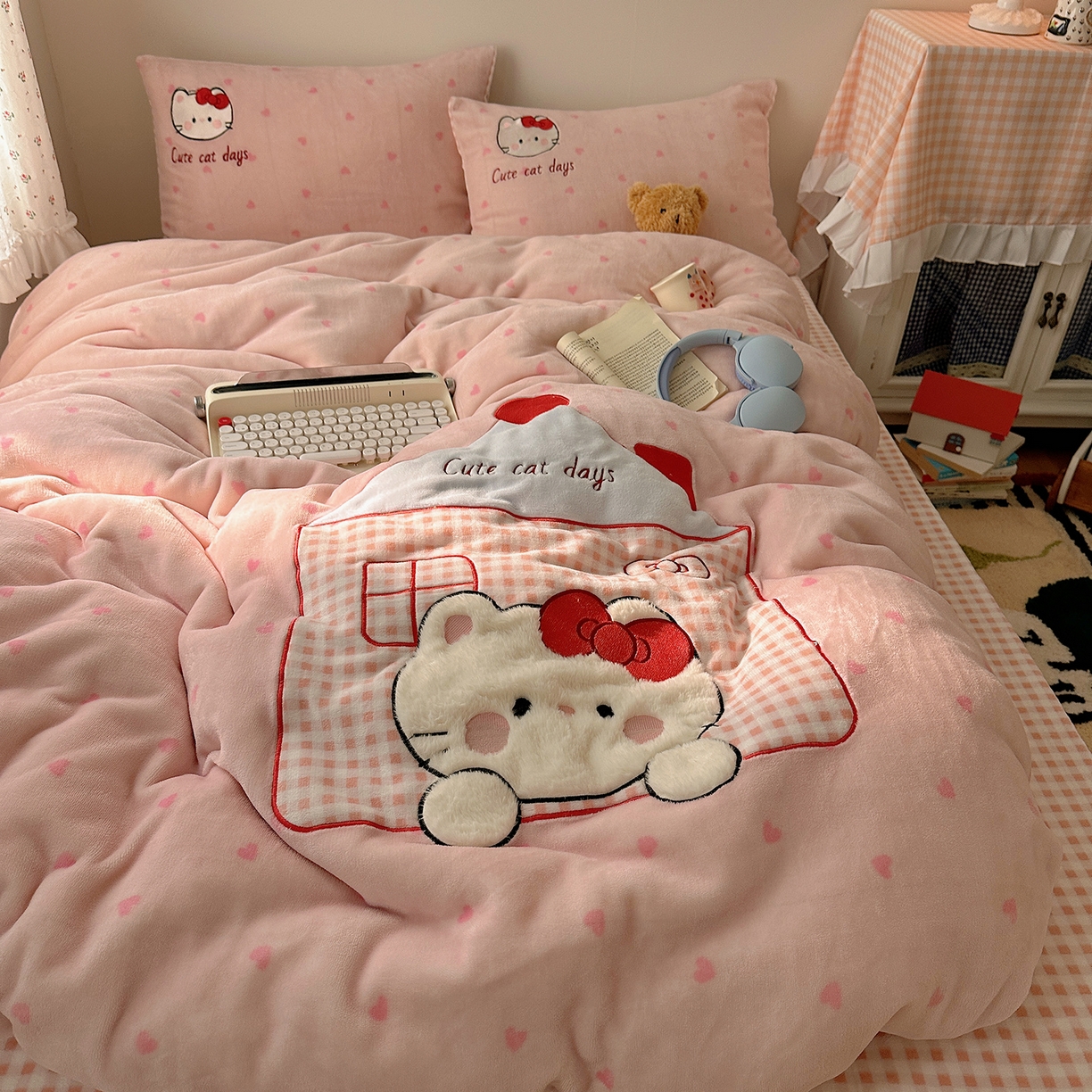 91家纺网 家纺一手货源 找家纺 （总）桃子家居 2025新款A类兔毛贴布绣刺绣牛奶绒四件套